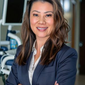 Lam Loan Headshot 2027.jpg